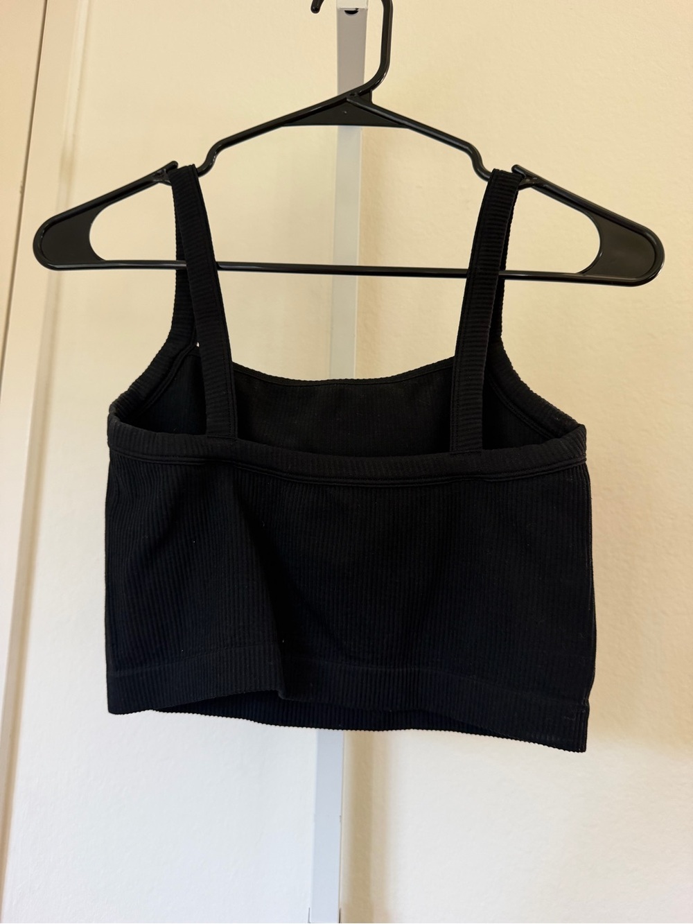 Colsie Black Ribbed Cropped Tank - Picture 3 of 3